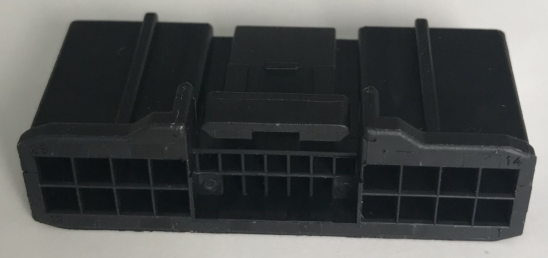 28Pin weiblicher schwarzer Auto-Aftermarket-Stereo-Audio-Anschluss 3-2188225-2