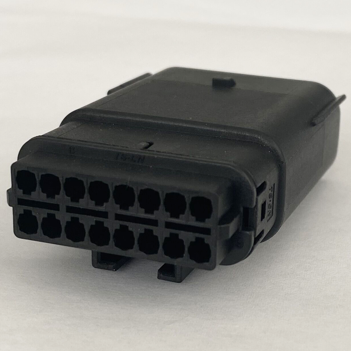 16-poliger, schwarzer, matt abgedichteter MX150-Kfz-Steckverbinder 33482-8601
